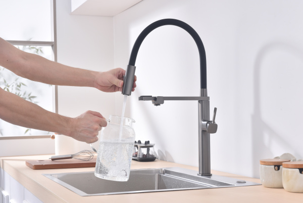 Смеситель для кухни Vincea VKF-119GM, вороненая сталь