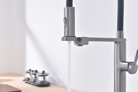 Смеситель для кухни Vincea VKF-119GM, вороненая сталь